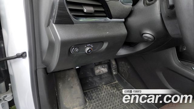 Chevrolet Korea Traverse 2022 — photo 18