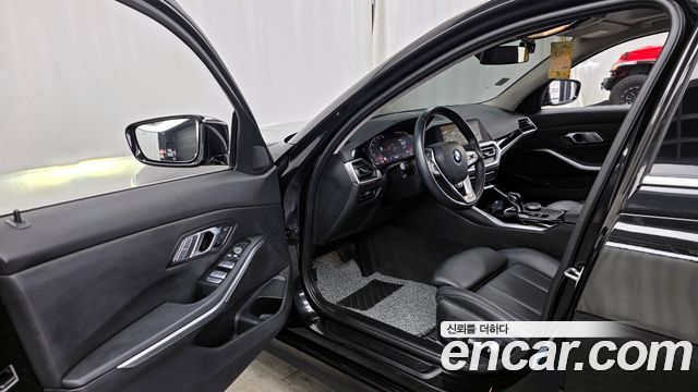 BMW 3-Series 2022 — photo 10