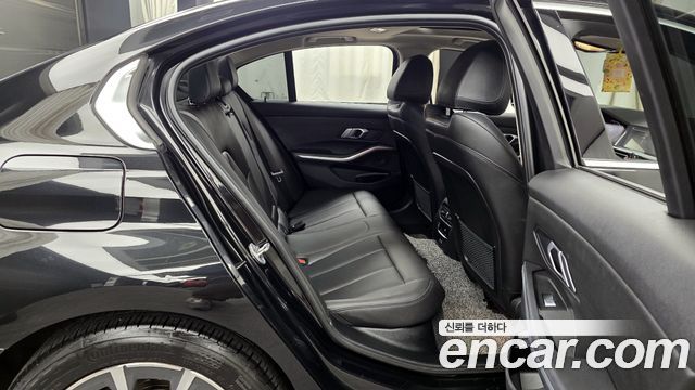 BMW 3-Series 2022 — photo 12
