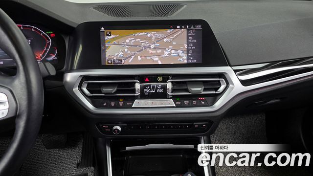 BMW 3-Series 2022 — photo 14