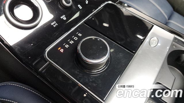 Land Rover Range Rover Velar 2019 — photo 9