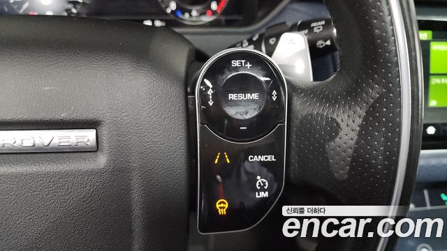 Land Rover Range Rover Velar 2019 — photo 17