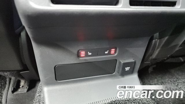 Land Rover Range Rover Velar 2019 — photo 19