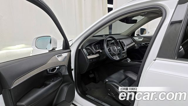 Volvo XC90 2022 — photo 10