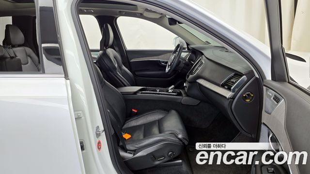 Volvo XC90 2022 — photo 11