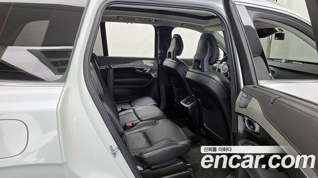 Volvo XC90 2022 — photo 12