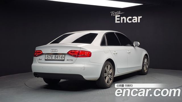 Audi A4 2012 — photo 2