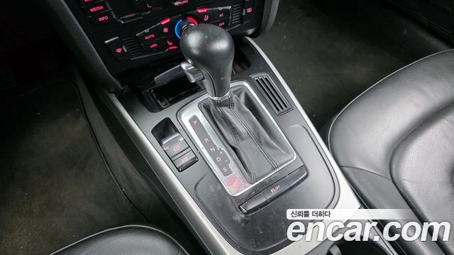 Audi A4 2012 — photo 9