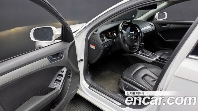 Audi A4 2012 — photo 11