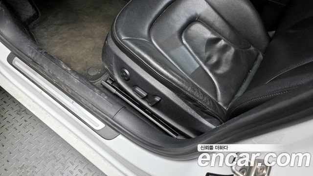 Audi A4 2012 — photo 17