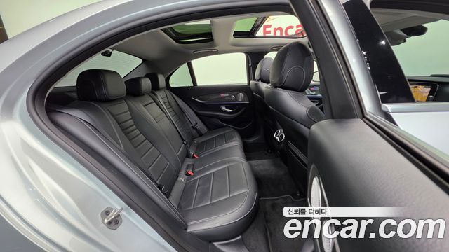 Mercedes-Benz E-Class 2020 — photo 19