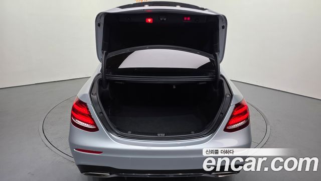 Mercedes-Benz E-Class 2020 — photo 20