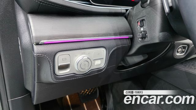Mercedes-Benz GLE-Class 2024 — photo 16