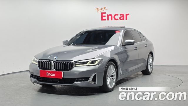 BMW 5-Series 2023 — photo 1