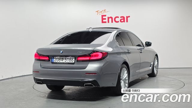 BMW 5-Series 2023 — photo 2