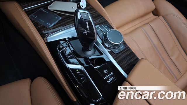 BMW 5-Series 2023 — photo 9