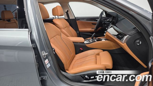 BMW 5-Series 2023 — photo 11