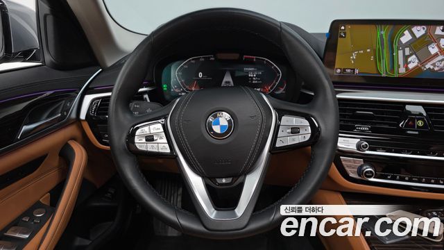 BMW 5-Series 2023 — photo 13