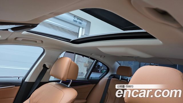 BMW 5-Series 2023 — photo 18