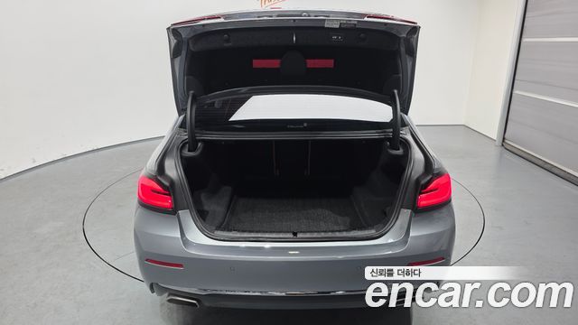 BMW 5-Series 2023 — photo 20