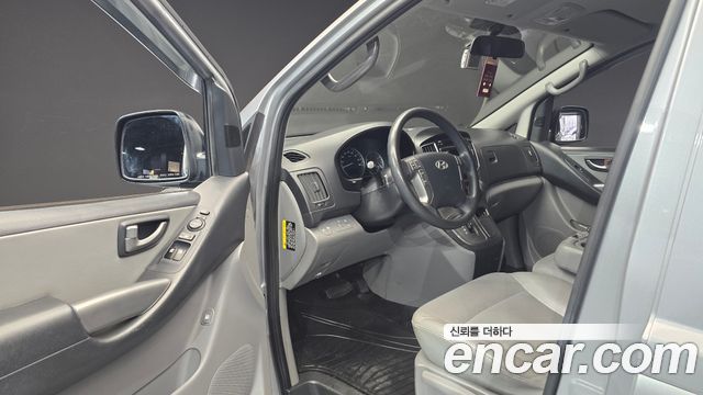 Hyundai Starex 2017 — photo 10