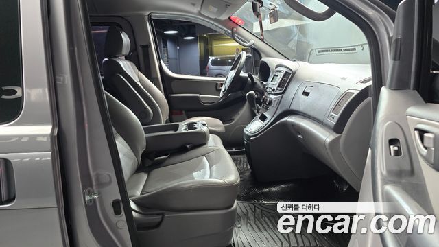 Hyundai Starex 2017 — photo 11