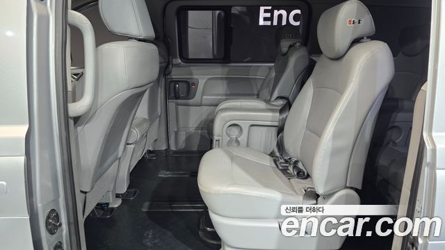Hyundai Starex 2017 — photo 12