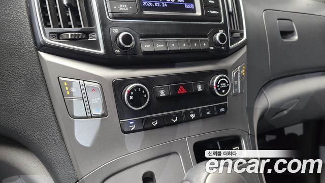 Hyundai Starex 2017 — photo 16