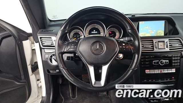 Mercedes-Benz E-Class 2015 — photo 16