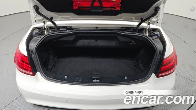 Mercedes-Benz E-Class 2015 — photo 20