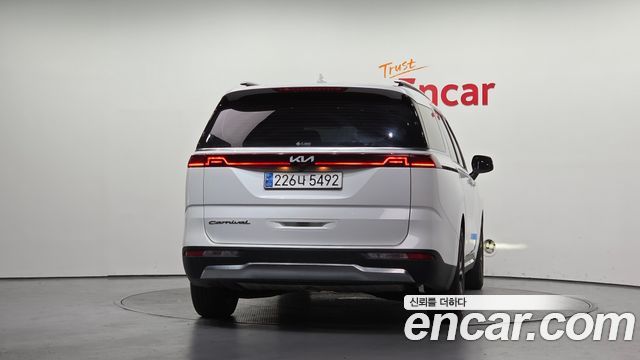 Kia Canival 2021 — photo 4