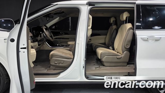 Kia Canival 2021 — photo 17