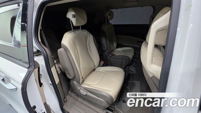 Kia Canival 2021 — photo 19