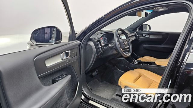 Volvo XC40 2021 — photo 11