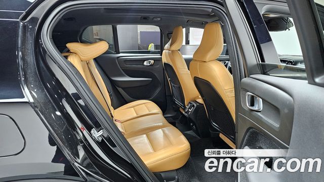 Volvo XC40 2021 — photo 12