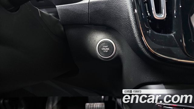Volvo XC40 2021 — photo 17