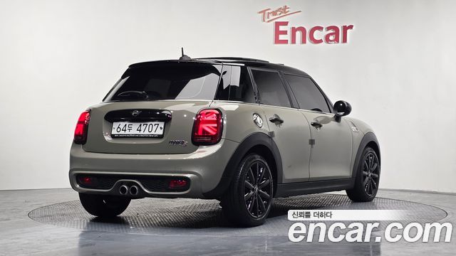 Mini Cooper 2019 — photo 2