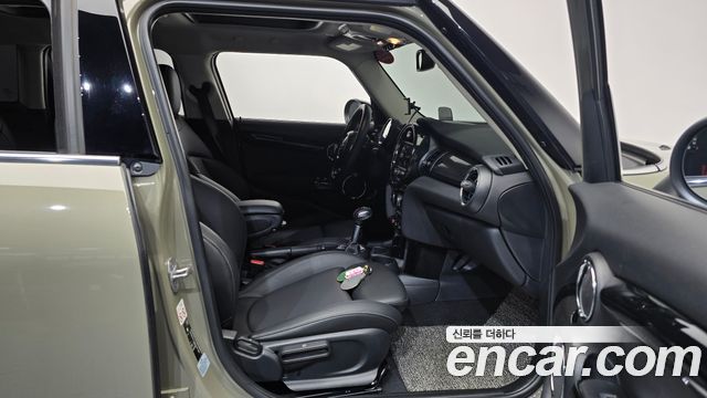 Mini Cooper 2019 — photo 11