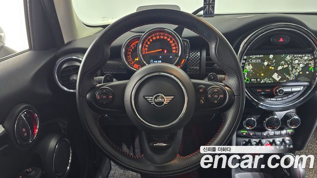 Mini Cooper 2019 — photo 13