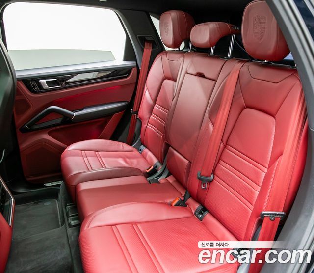 Porsche Cayenne 2019 — photo 12