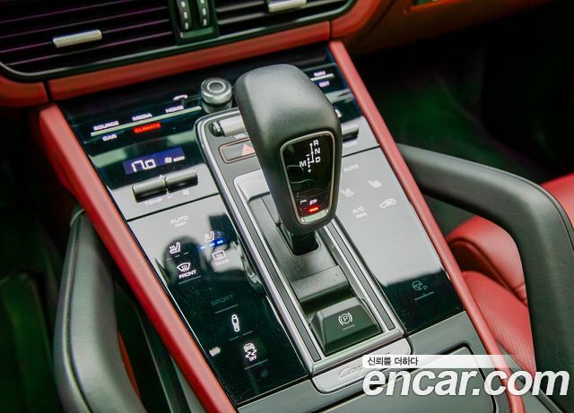 Porsche Cayenne 2019 — photo 17