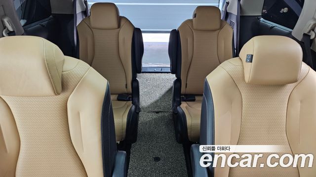Kia Canival 2021 — photo 17