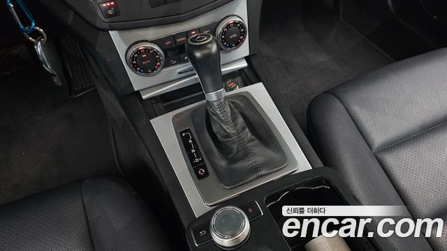 Mercedes-Benz C-Class 2011 — photo 9