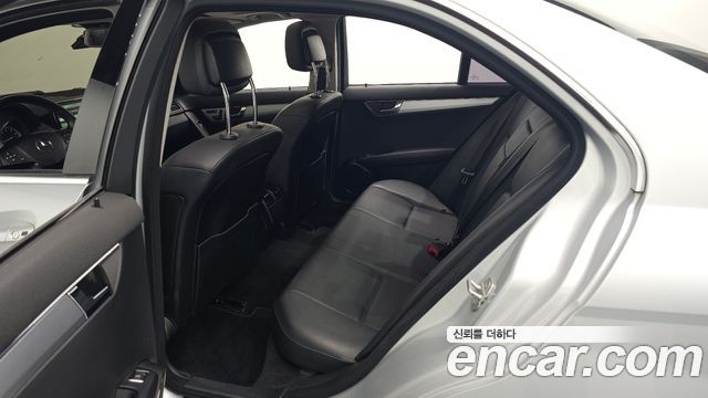 Mercedes-Benz C-Class 2011 — photo 12