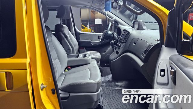 Hyundai Starex 2017 — photo 10
