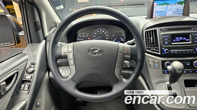 Hyundai Starex 2017 — photo 13