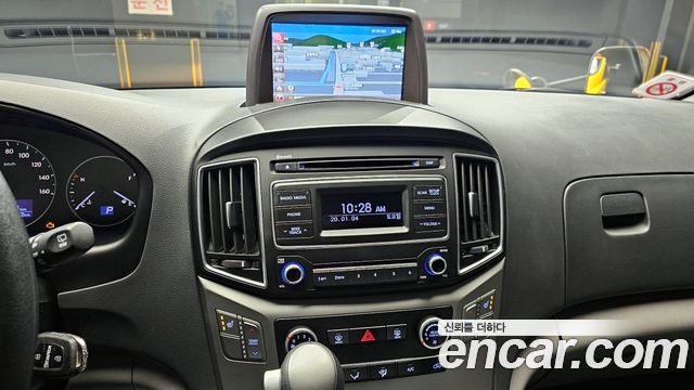 Hyundai Starex 2017 — photo 14