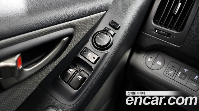 Hyundai Starex 2017 — photo 16