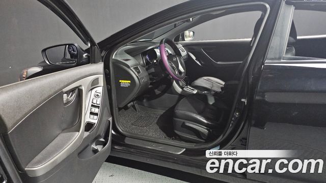 Hyundai AVANTE 2012 — photo 10