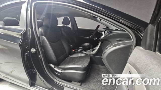 Hyundai AVANTE 2012 — photo 11